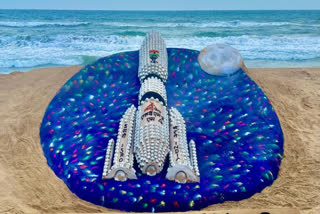 Sand artist Sudarsan Pattnaik sculpts replica of Chandrayaan-3 at Odisha's Puri beach