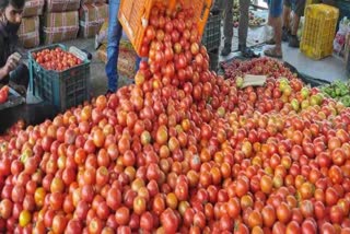 கோயம்பேடு சந்தையில் தக்காளி ஒரு கிலோவுக்கு ரூபாய் 20 குறைந்து ரூபாய் 110க்கு விற்பனை செய்யப்படுகிறது