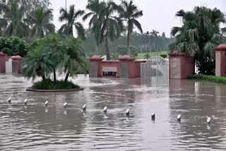 Even as the water level in the Yamuna recedes, Delhi's ITO and Rajghat continued to witness heavy water logging on Friday. The water level at the Old Railway bridge stood at 208.42 metres, at 8 am. The waterlogging of ITO and Rajghat areas forced the Delhi Traffic Police to impose curbs on movement of traffic.