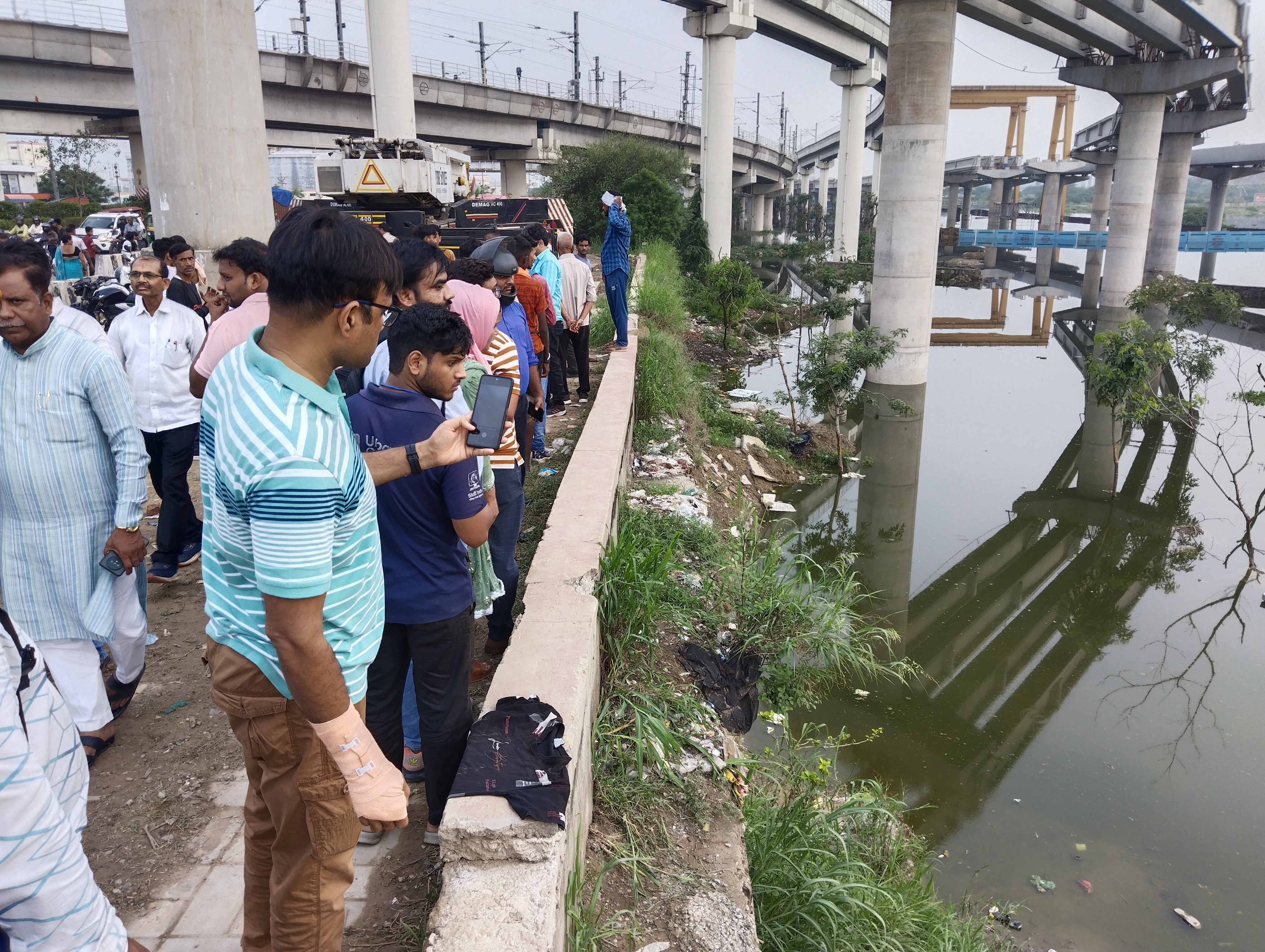 बाढ़ के पानी में डूबकर तीन बच्चों की मौत