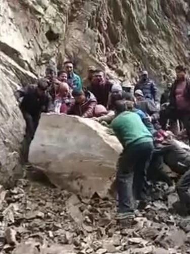 Landslide On Kedarnath Yatra Route