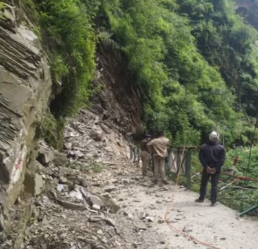 Landslide On Kedarnath Yatra Route