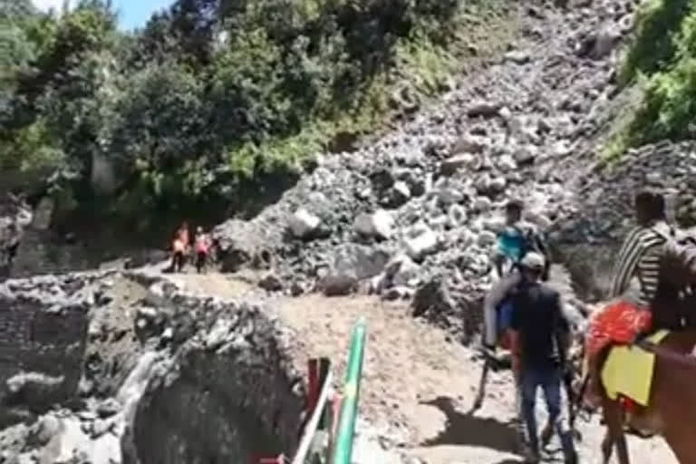 Landslide On Kedarnath Yatra Route