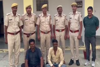 पुलिस पर डम्पर चढ़ाने का किया प्रयास