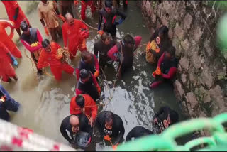 SANITATION WORKER JOY MISSING  NAVY TO AMAYIZHANJAN  ആമയിഴഞ്ചാന്‍ അപകടം  നാവിക സേന തിരുവനന്തപുരത്ത്