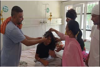 Cut hair of Sikh child