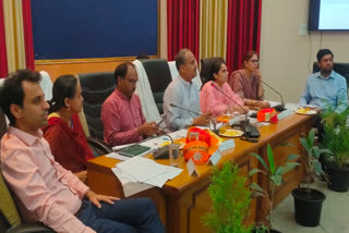 Udaipur in-charge Hemant Meena held a meeting of officers