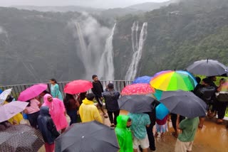 tourists rushed to jog falls