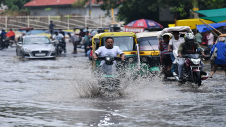 At a few places today, BMC forecast heavy to very heavy rainfall in Mumbai and suburbs.