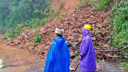 Shivamogga  Agumbe hill  obstructing vehicular traffic  heavy rain