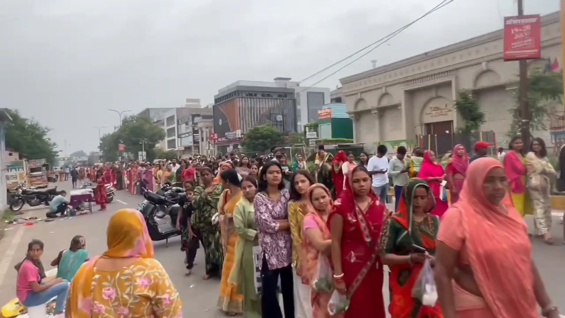 Long queue in front of the temple