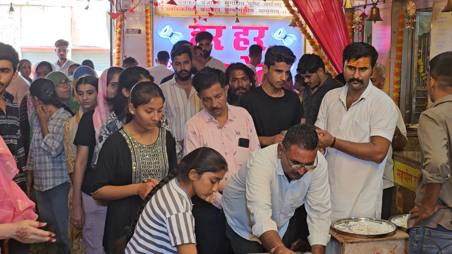 Shiva devotees worshiping Bhole in Barmer