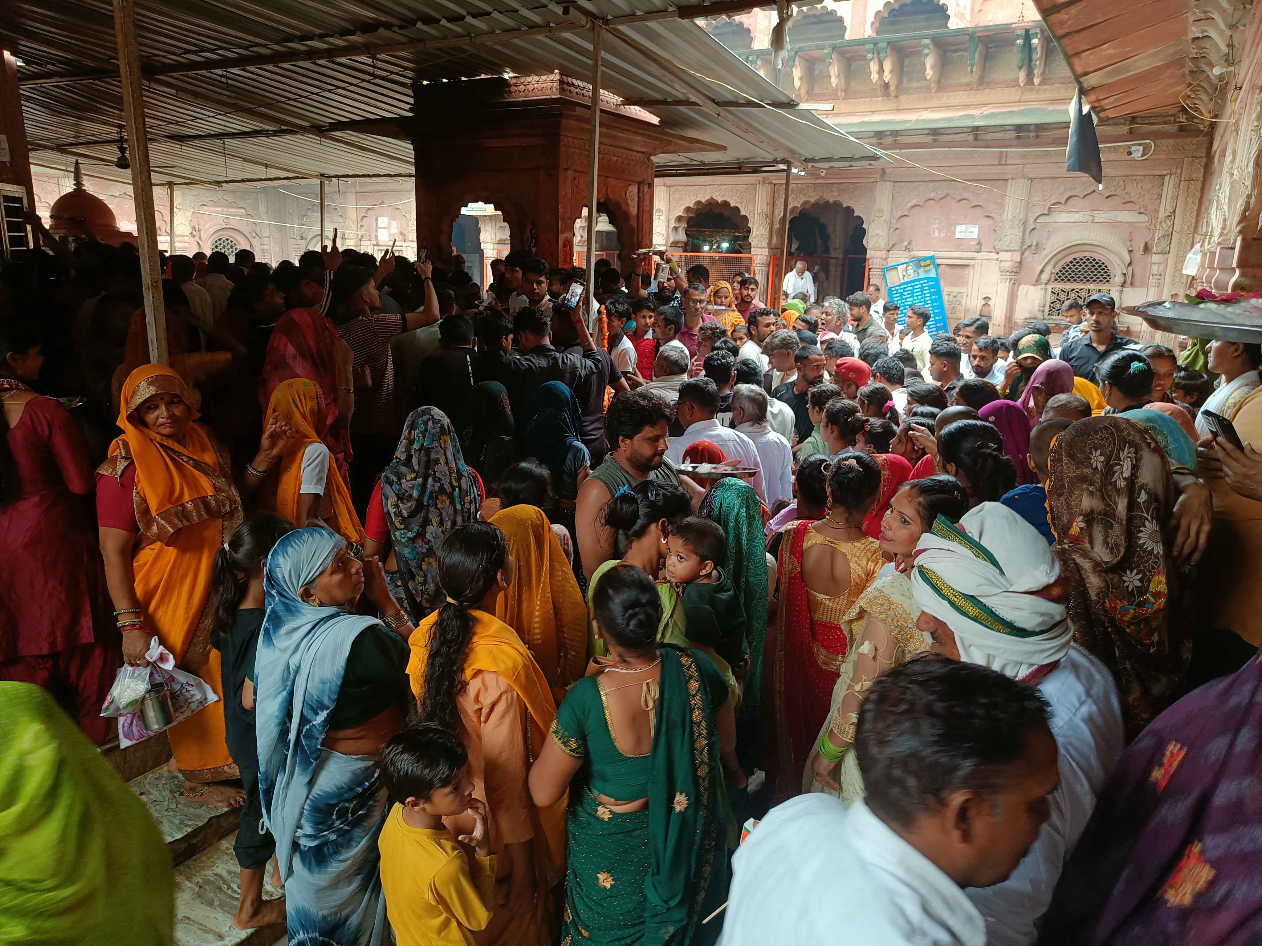 Devotees gathered in Shiva temple in Dholpur