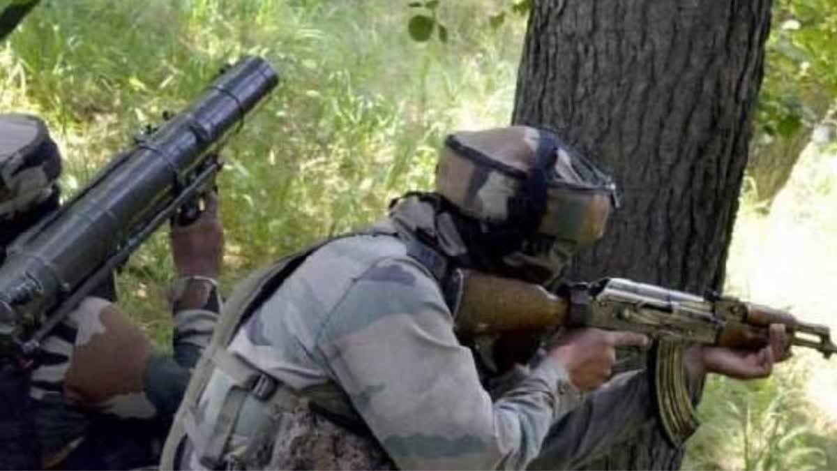 Pakistani intruder shot dead along IB in Punjab  punjab  shot  bsf  dead  terarrisom  pathankkott  indian army  pakisthan  india  പഞ്ചാബ്‌  ബിഎസ്‌എഫ്‌  പത്താൻക്കോട്ട്  ഇന്ത്യ  ചണ്ഡീഗഢ്  നുഴഞ്ഞു കയറ്റം  പാകിസ്ഥാൻ  ഇന്ത്യ പാക്ക്‌ അതിർത്തി  സൈന്യം