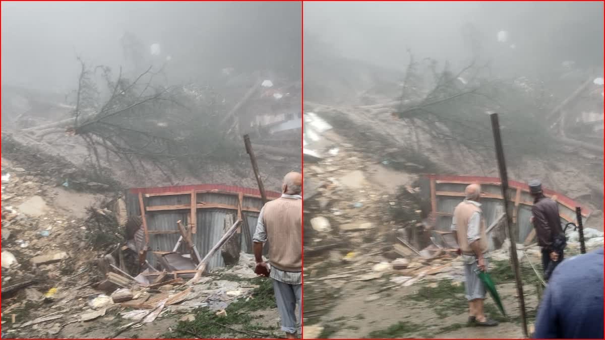 Many devotees buried under debris in Shiv Temple  Himachal Landslide  Landslide in Shimla Shiv Temple  Landslide in Shimla  Shimla Shiv Temple  Himachal Pradesh  Shimla Landslide due to heavy rain  Shimla Landslide  Himachal Pradesh rain fall  ഷിംലയില്‍ മണ്ണിടിച്ചില്‍  ക്ഷേത്രം തകര്‍ന്ന് നിരവധി പേര്‍ മണ്ണിനടിയില്‍  മേഘവിസ്‌ഫോടനത്തില്‍ മരിച്ചവരുടെ എണ്ണം ഏഴായി  ഷിംല