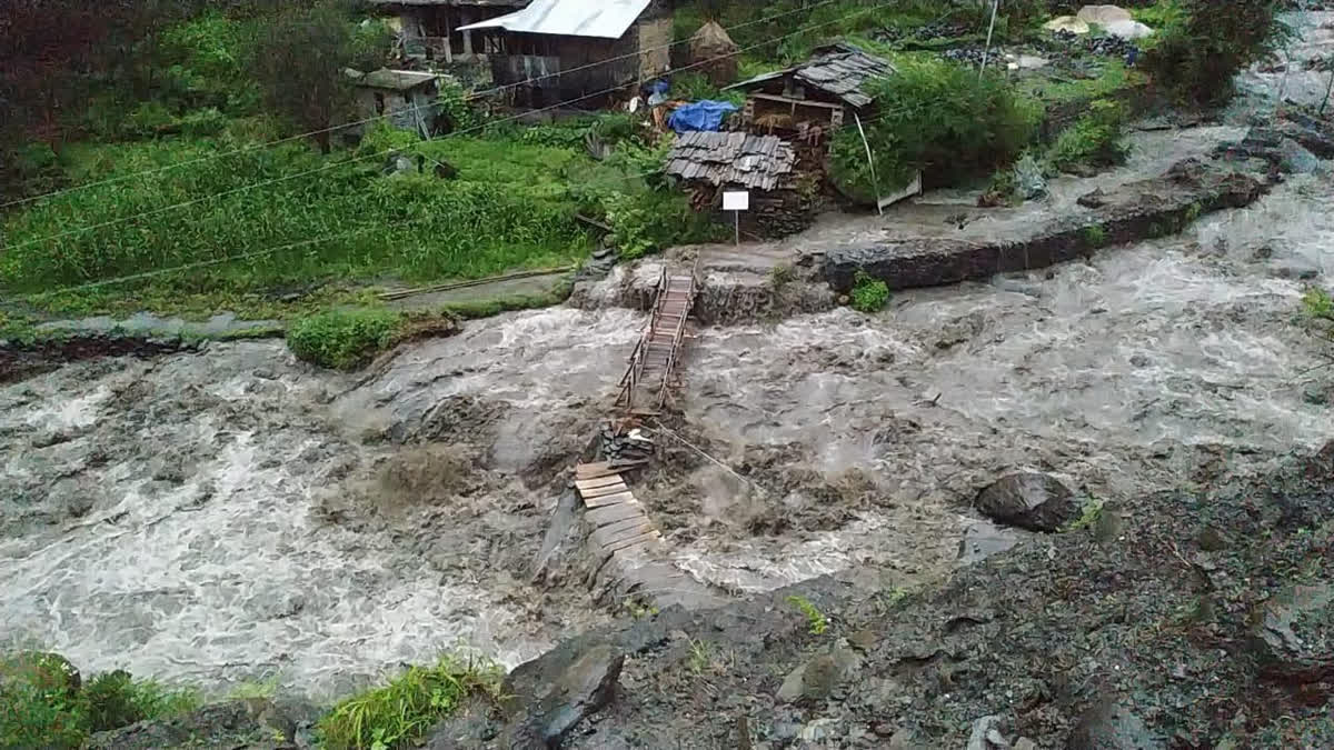 110 roads closed due to heavy rains in Kullu