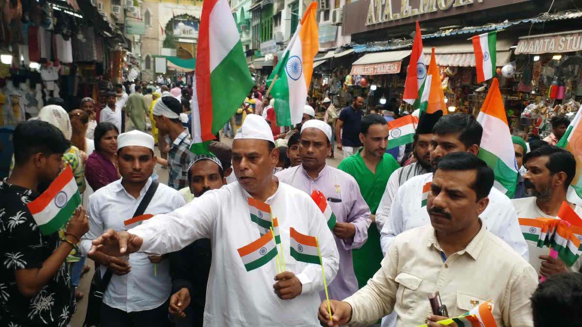 National flags distributed outside Ajmer dargah