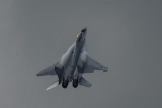 Fighter jet crashes at US air show, several people eject safely