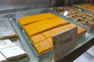 Tirangi barfi was first introduced in 1939 as a medium to fight against tghe