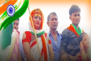 pakistani resident  seema haider  tricolour flag  national flag of india  uttar pradesh  hindustan  ത്രിവര്‍ണ പതാക  ഹിന്ദുസ്ഥാന്‍ സിന്ദാബാദ്  പാകിസ്‌താനി സ്വദേശി  ഗ്രേറ്റര്‍ നോയിഡ  സീമാ ഹൈദര്‍