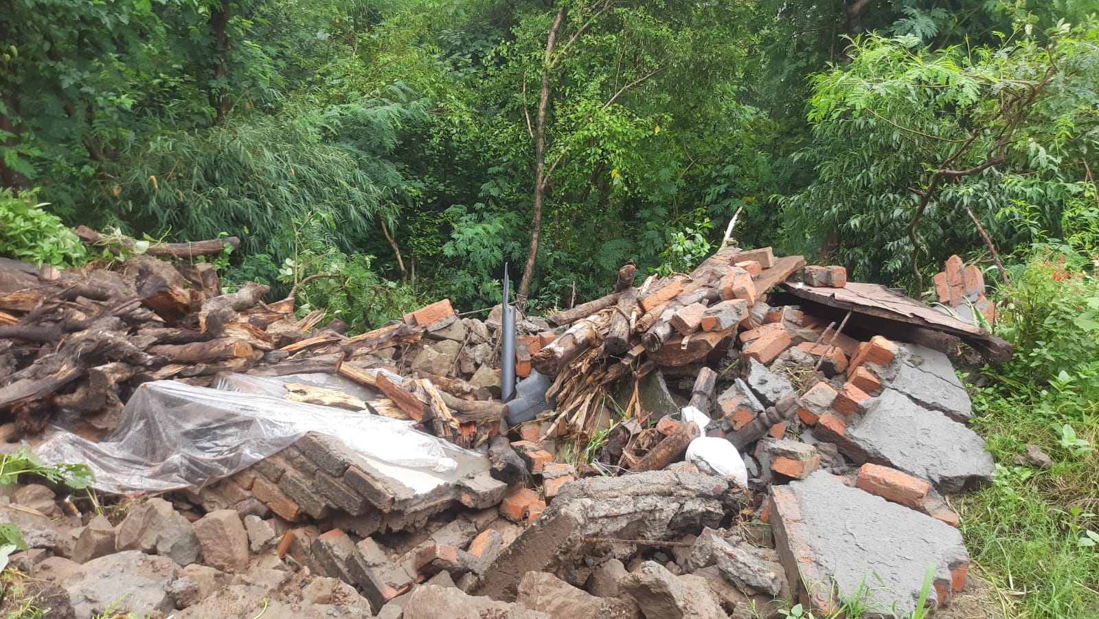 Landslide in Paniala village of Ghumarwin