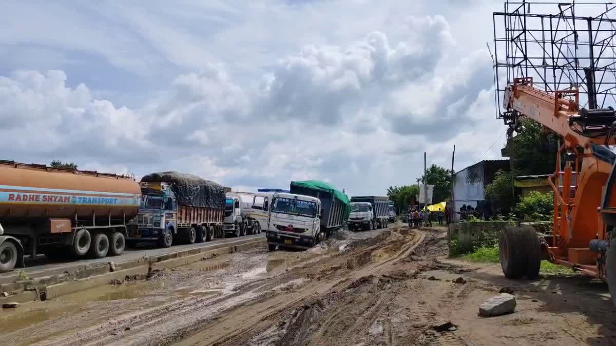 Highway jammed in Behrod