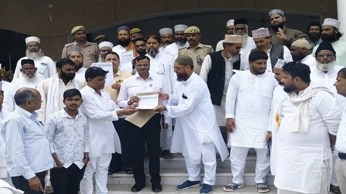 Madrasah teachers in Uttar Pradesh sent a memorandum to the district minority welfare officer following protests in most districts.