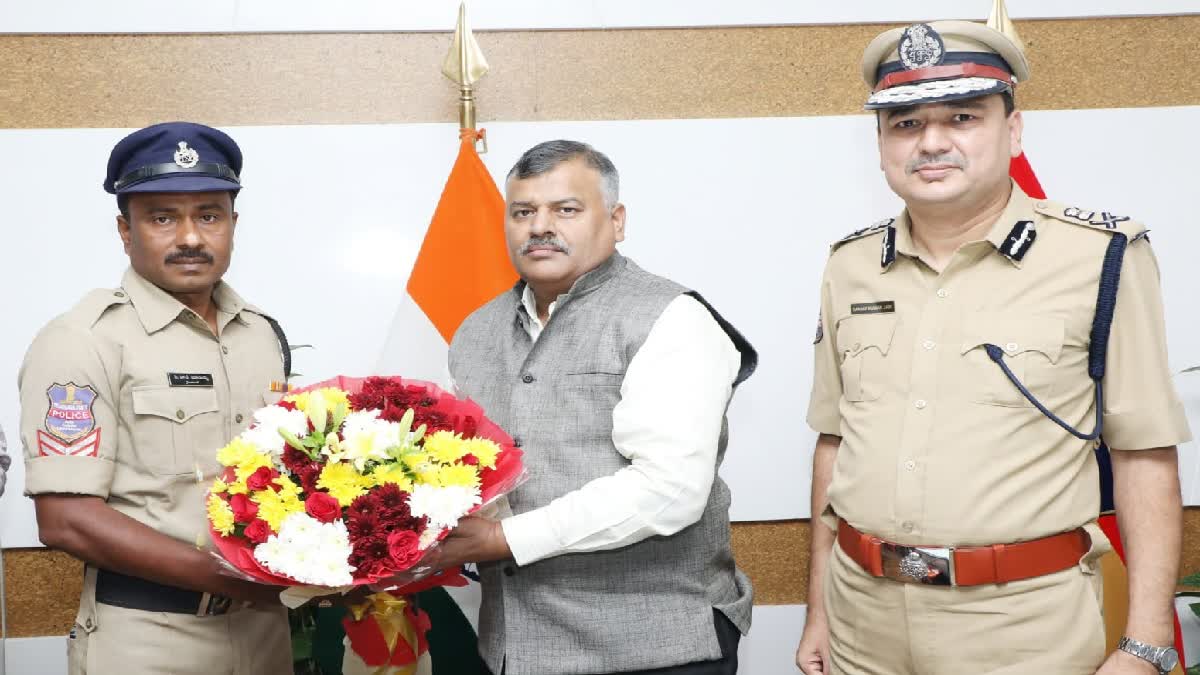 Telangana Head Constable Got President Gallantry Medal