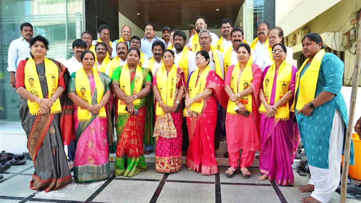 Ongole Mayor and 12 Corporators Resigned to YCP