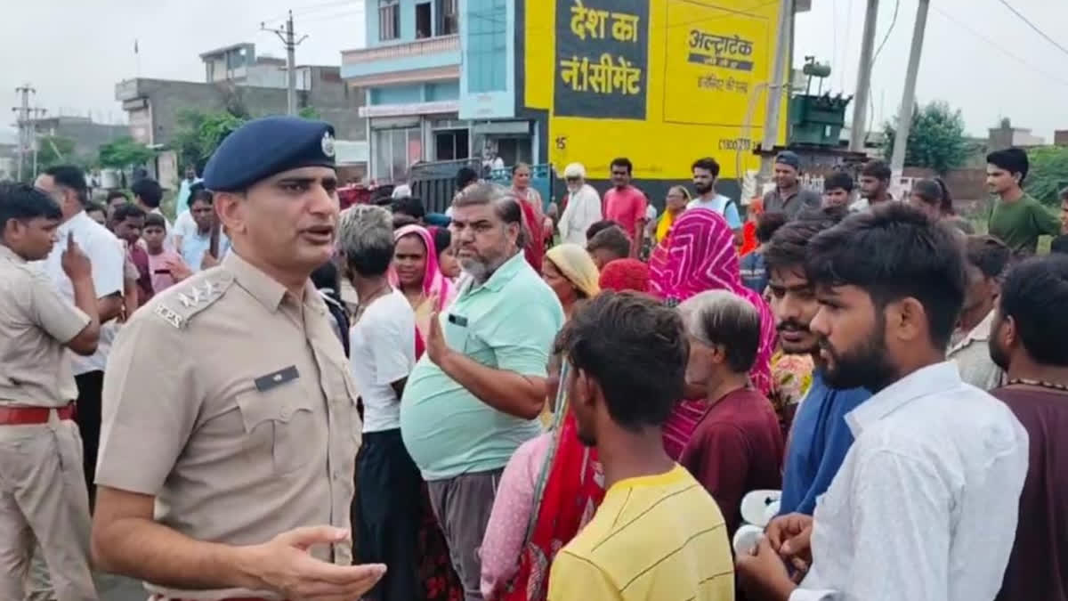 NH 21 jam by locals in Dausa