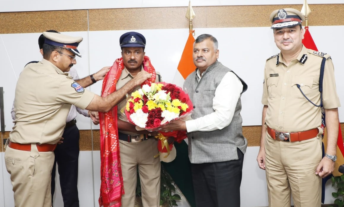 Telangana Head Constable Got President Gallantry Medal