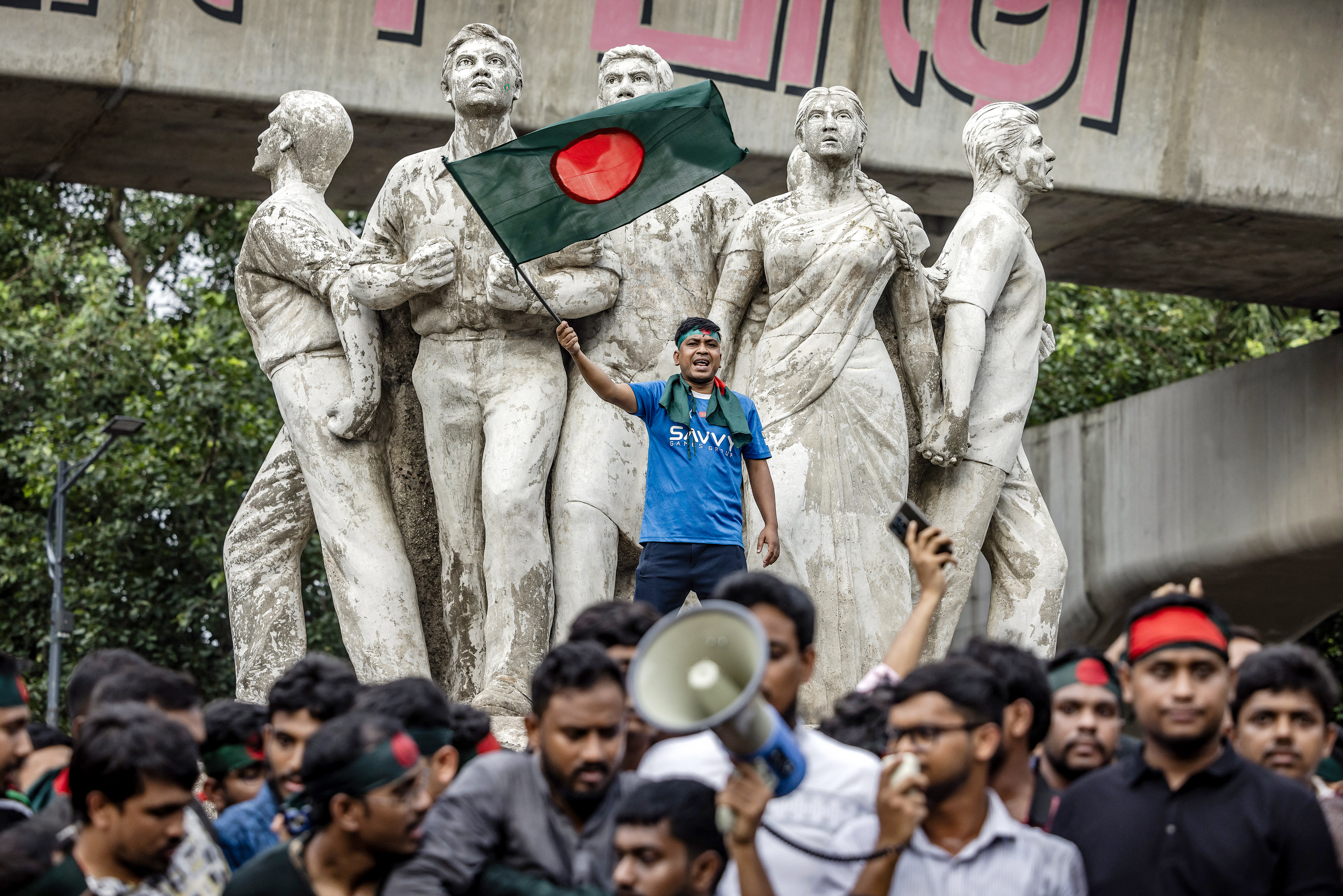 STUDENTS HELPING LEAD BANGLADESH