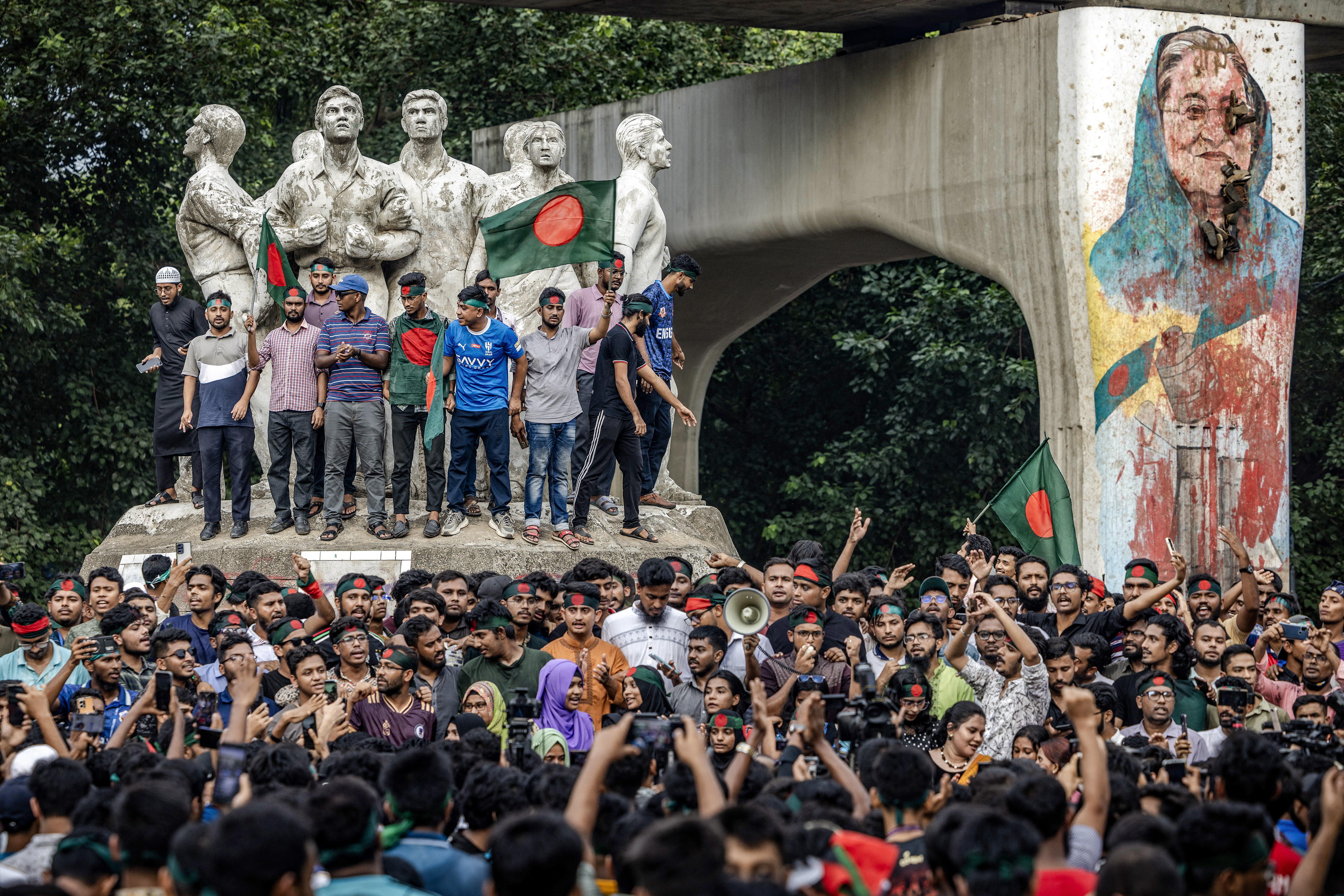 STUDENTS HELPING LEAD BANGLADESH