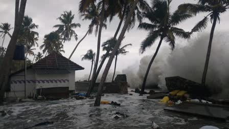 ORANGE ALERT IN THREE DISTRICTS  HEAVY RAIN FORECASTE  ഇടിമിന്നൽ ജാഗ്രത നിർദ്ദേശങ്ങൾ  കേരളത്തില്‍ മഴ കനക്കും