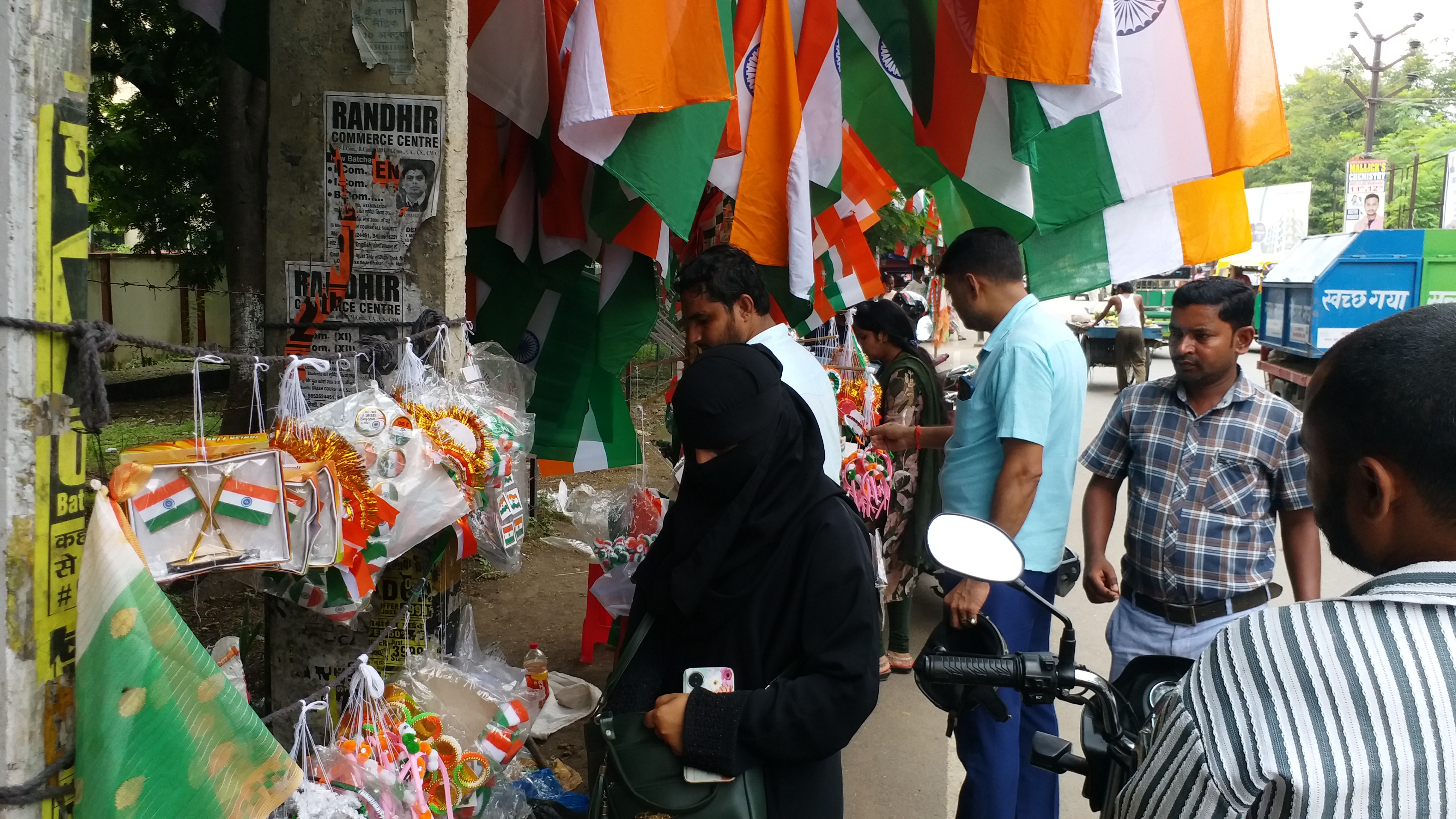 A patriotic atmosphere in Gaya and a boom in the national flag in market