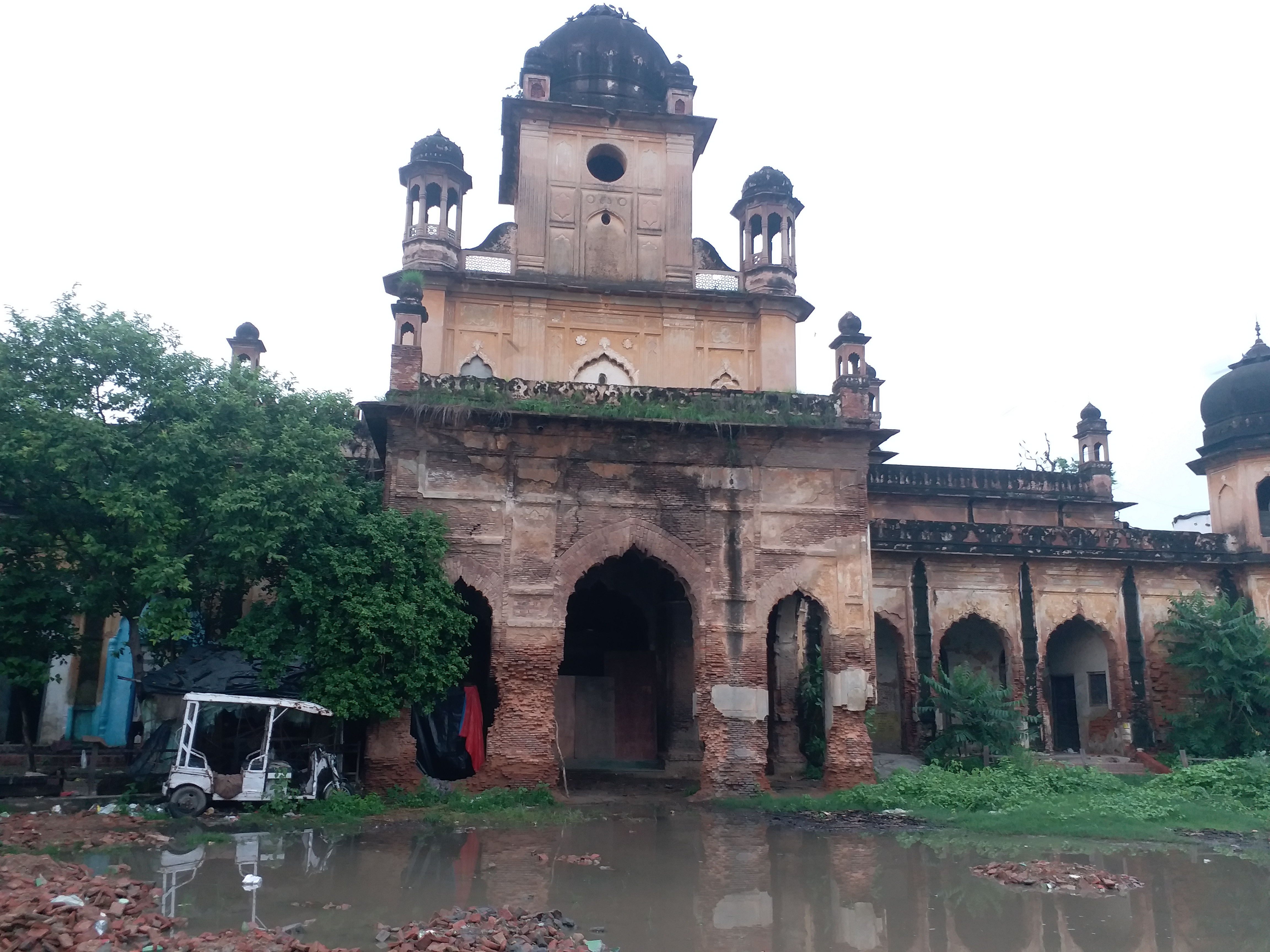 رفاہ عام کلب  کی خستہ حال تصویر