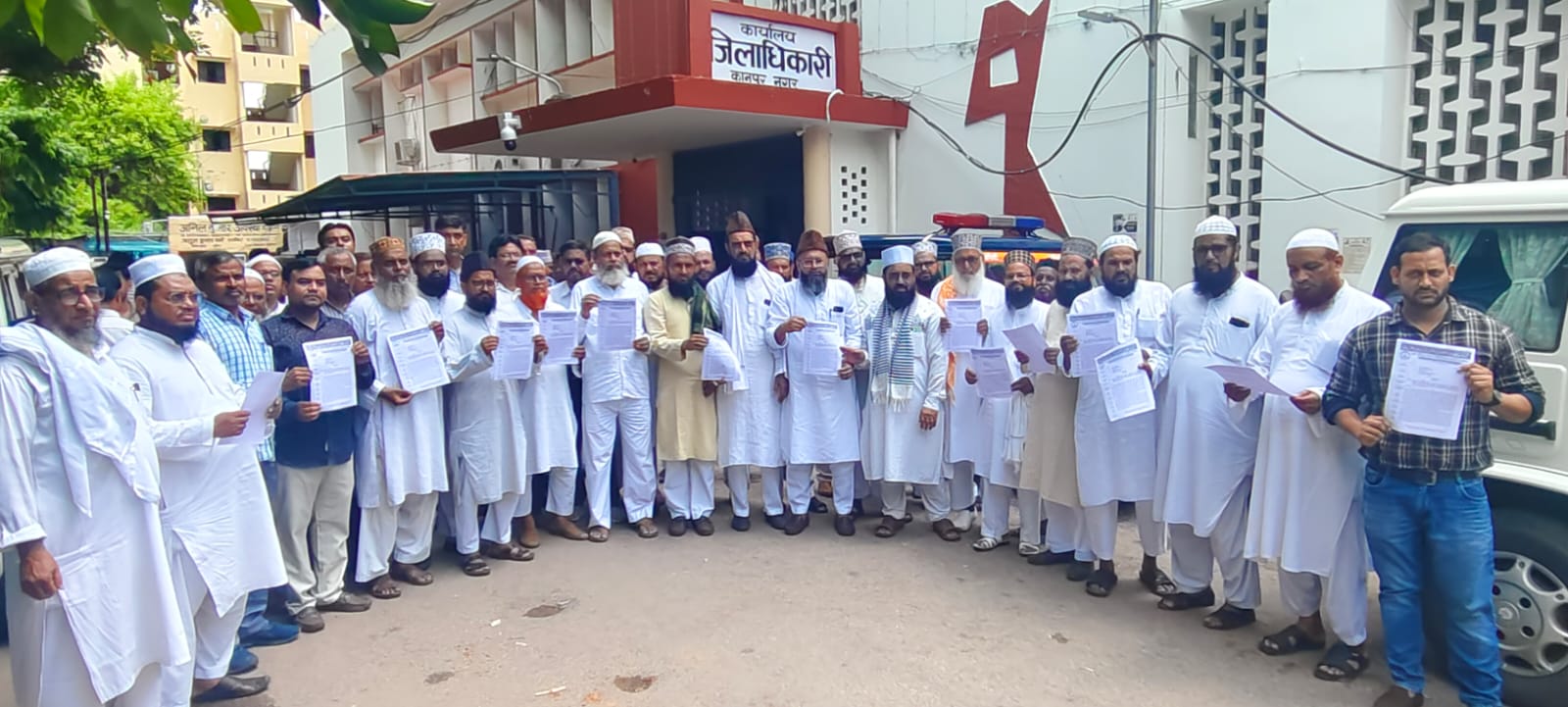 Madrasah teachers in Uttar Pradesh sent a memorandum to the district minority welfare officer following protests in most districts.