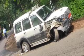 Truck hits car of BJP MLA in Mandla
