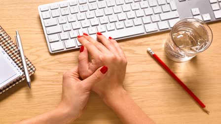 pain-in-hand-while-typing-reliefe-tips-and-how-to-relieve-pain-in-hands-from-typing