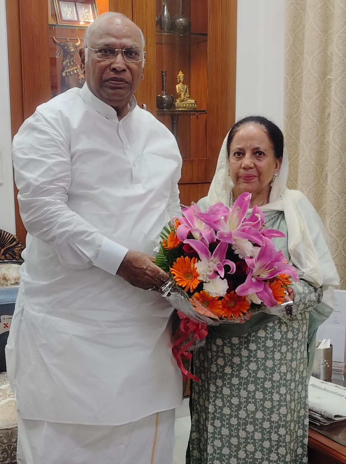 Pratibha Singh met Mallikarjun Kharge