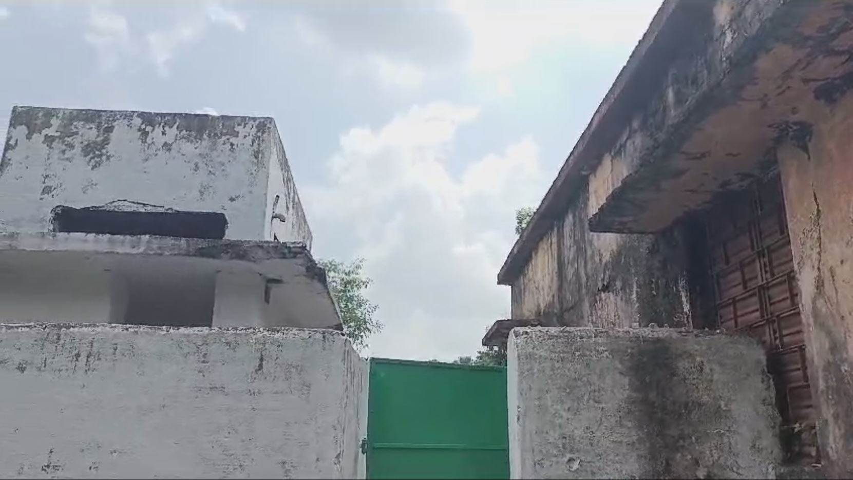 upgraded-middle-school-building-became-dilapidated-in-dumka