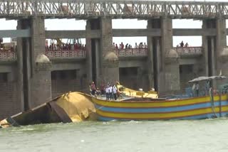 Boat Removal at Prakasam Barrage