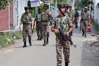 GUNFIGHT IN BARAMULLA  BARAMULLA ENCOUNTER  മൂന്ന് ഭീകരരെ വധിച്ച് സൈന്യം  ബാരാമുള്ളയിൽ ഭീകരരുമായി ഏറ്റുമുട്ടൽ