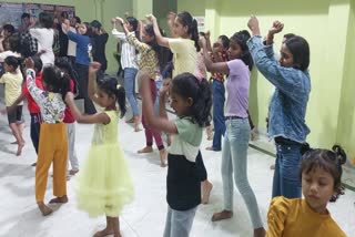 Hazribagh  Navratri women sweating in Dandiya practice