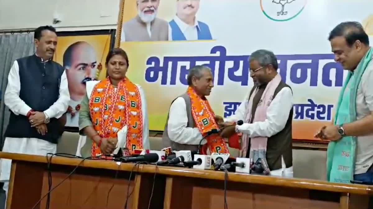 Former MLA Sukar Ravidas and Dr Manju Kumari joined BJP in Ranchi