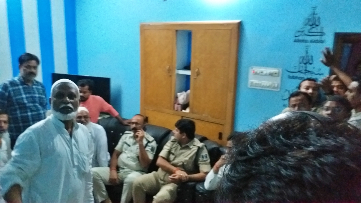 मृतक के घर पहुंची पुलिस