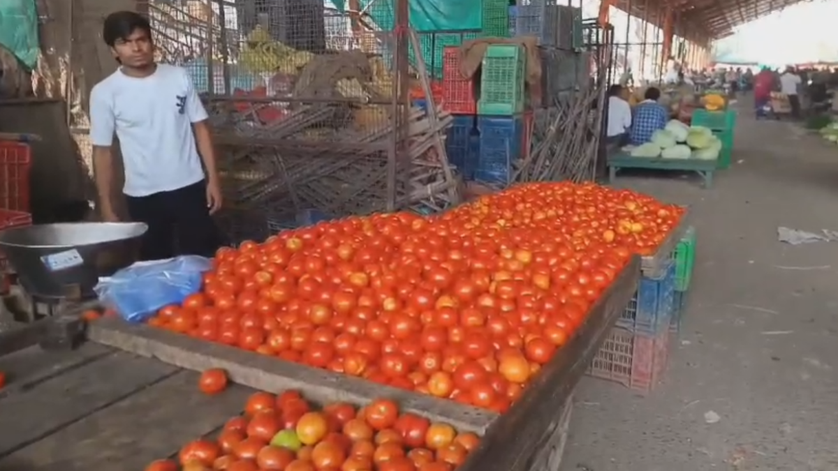 Tomato scored a century the budget went bankrupt before Diwali