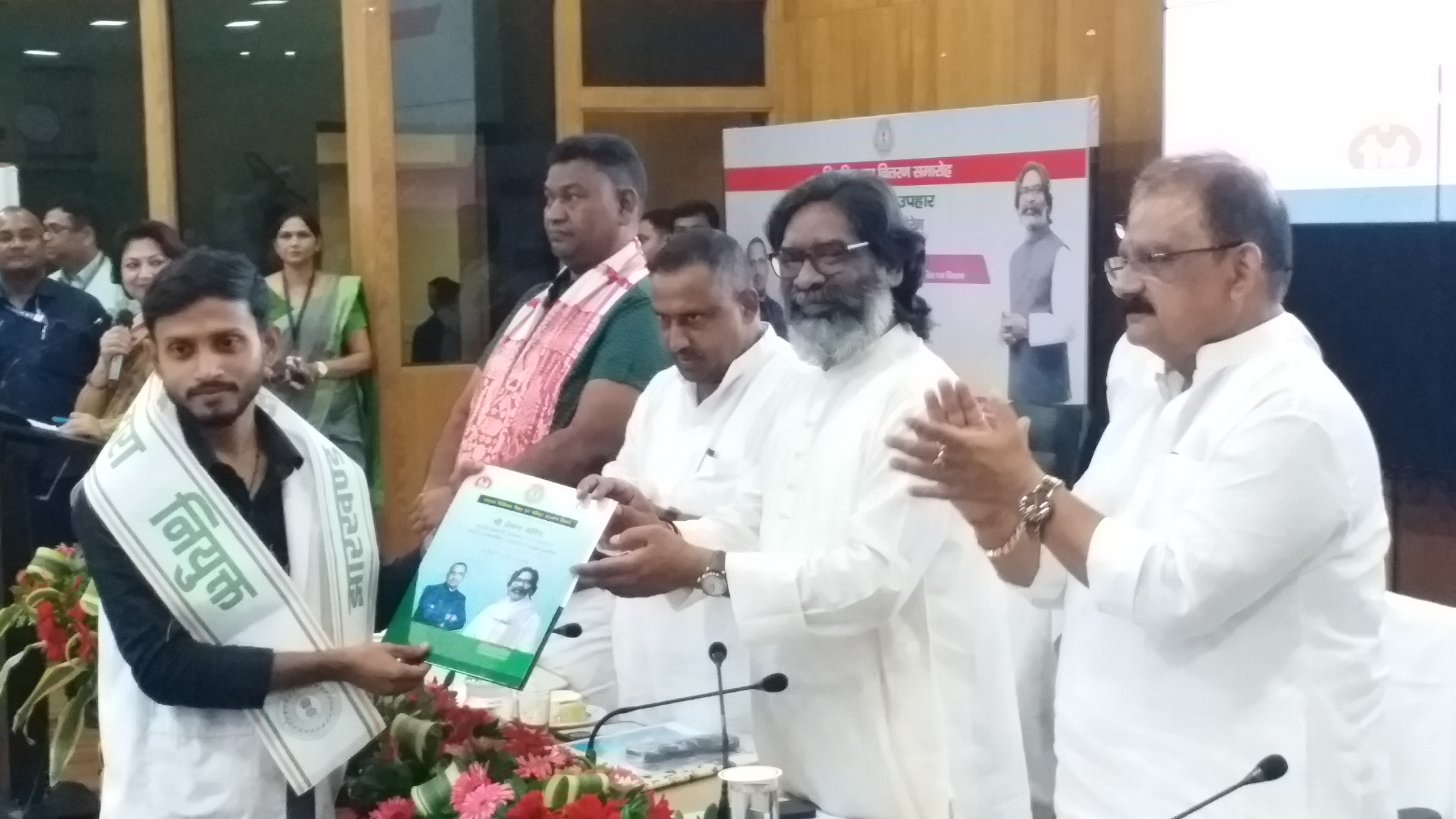 CM Hemant Soren launched several schemes simultaneously in Jharkhand Ministry building in Ranchi