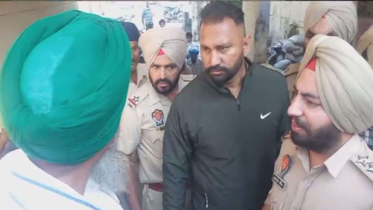 Argument between farmers and police in Jandiala Guru of Amritsar