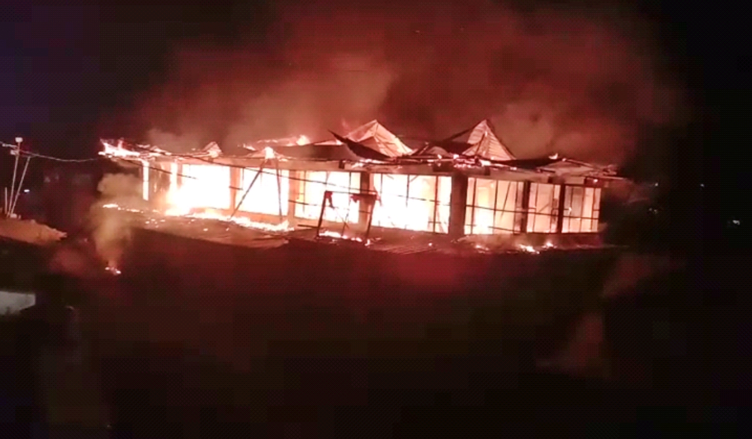 किन्नौर में दुकान जलकर राख
